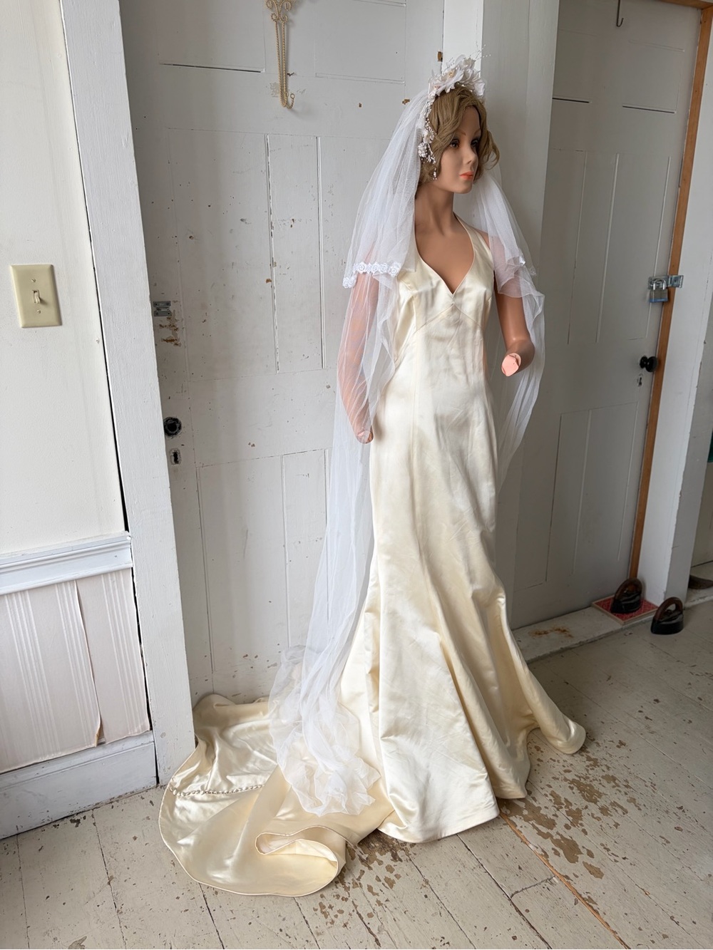 Demetrios Ivory Creme Cream Silk Wedding Dress